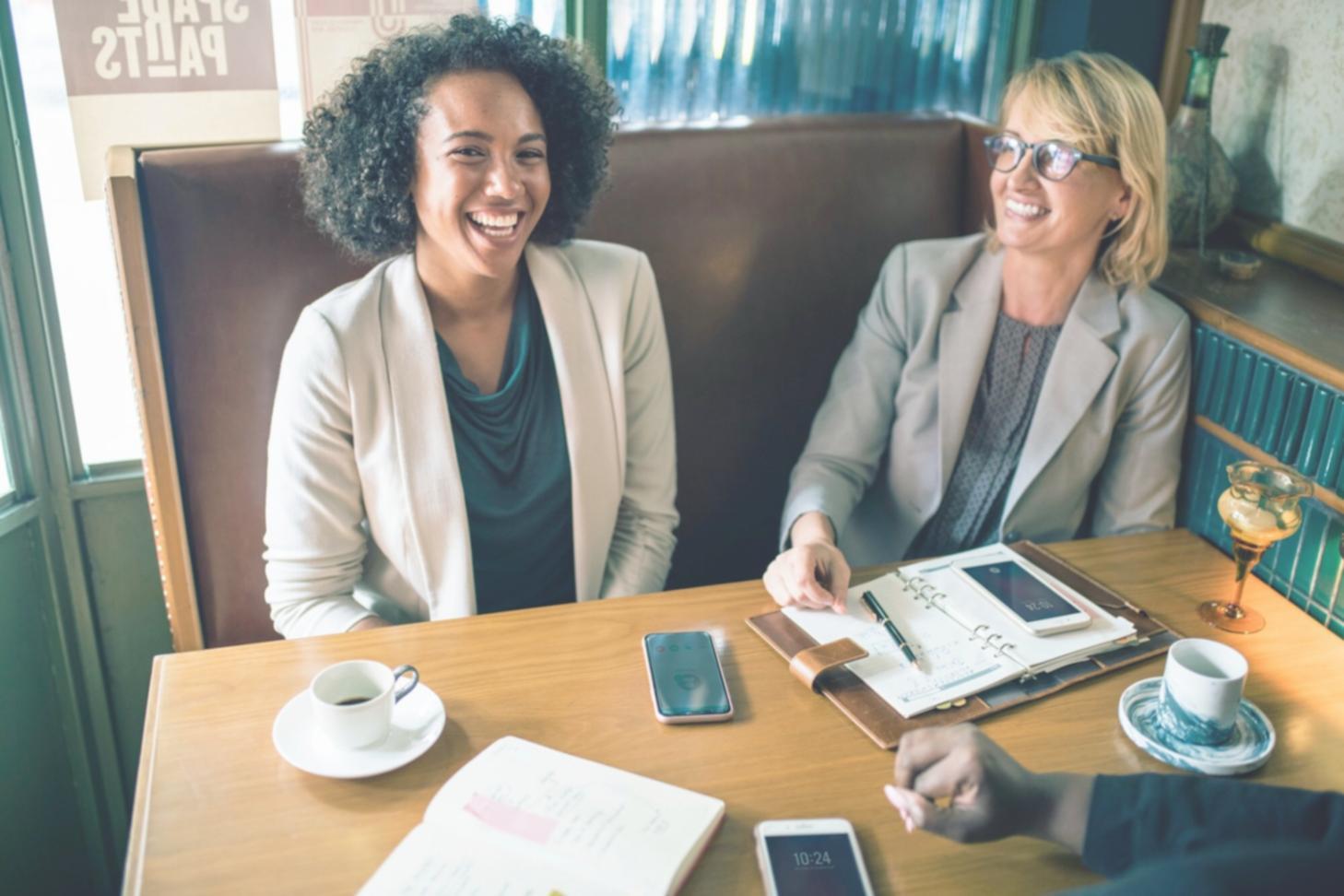 Bureau professionnel avec documents de travail